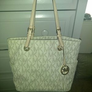 Micheal Kor shoulder purse